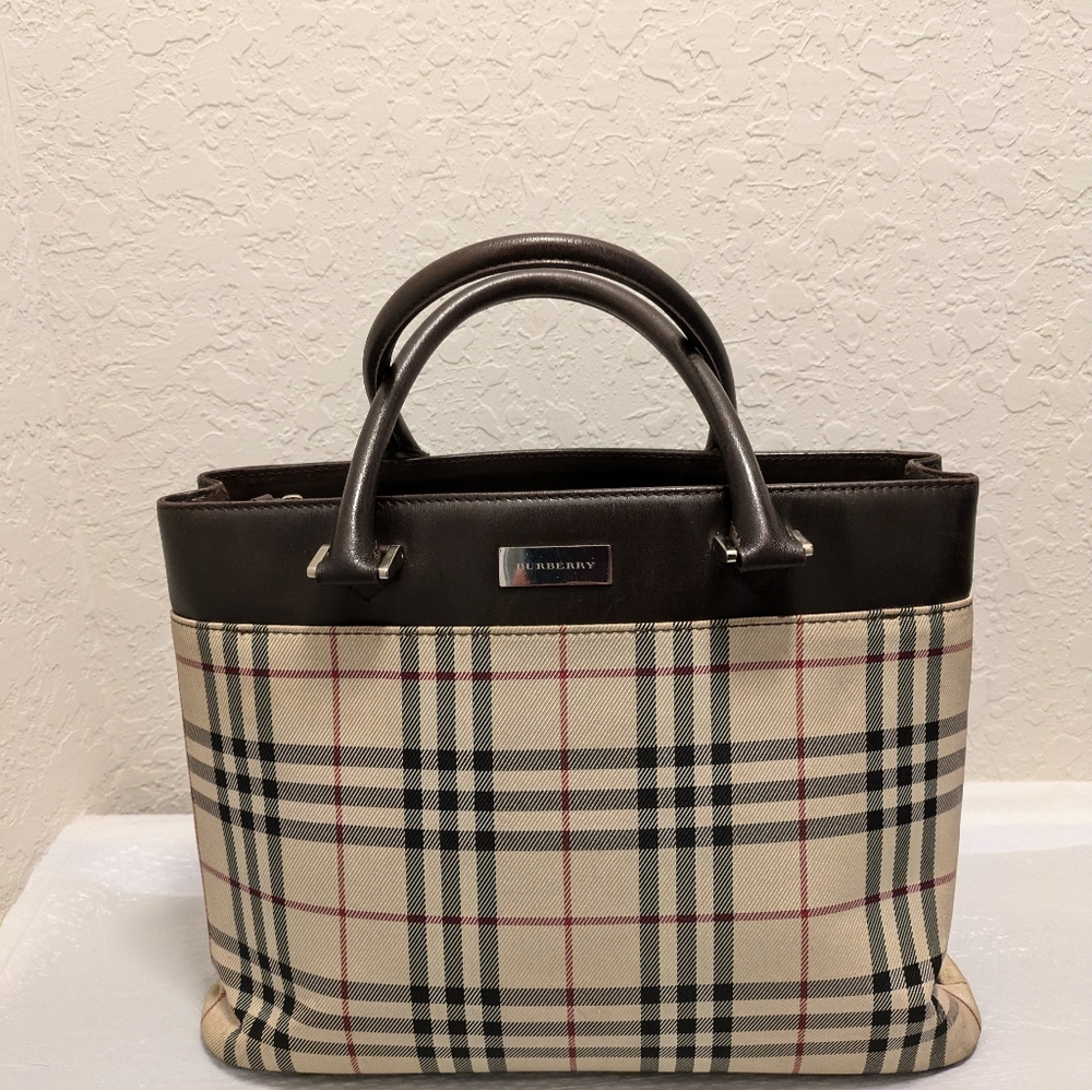 Burberry Medium Logo Nova Check Tote bag